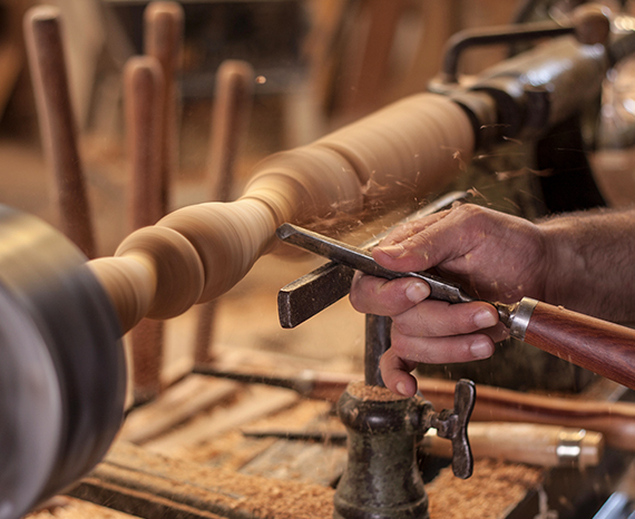 Tournage sur bois pour escaliers d’époque.